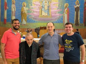 Pe. Savio e seminaristas xaverianos brasileiros