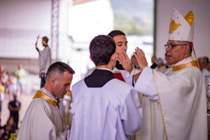 padre alex benção do bispo